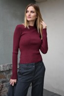 ŽEBROVANÝ DÁMSKÝ SVETR VÍNOVÝ Pieces