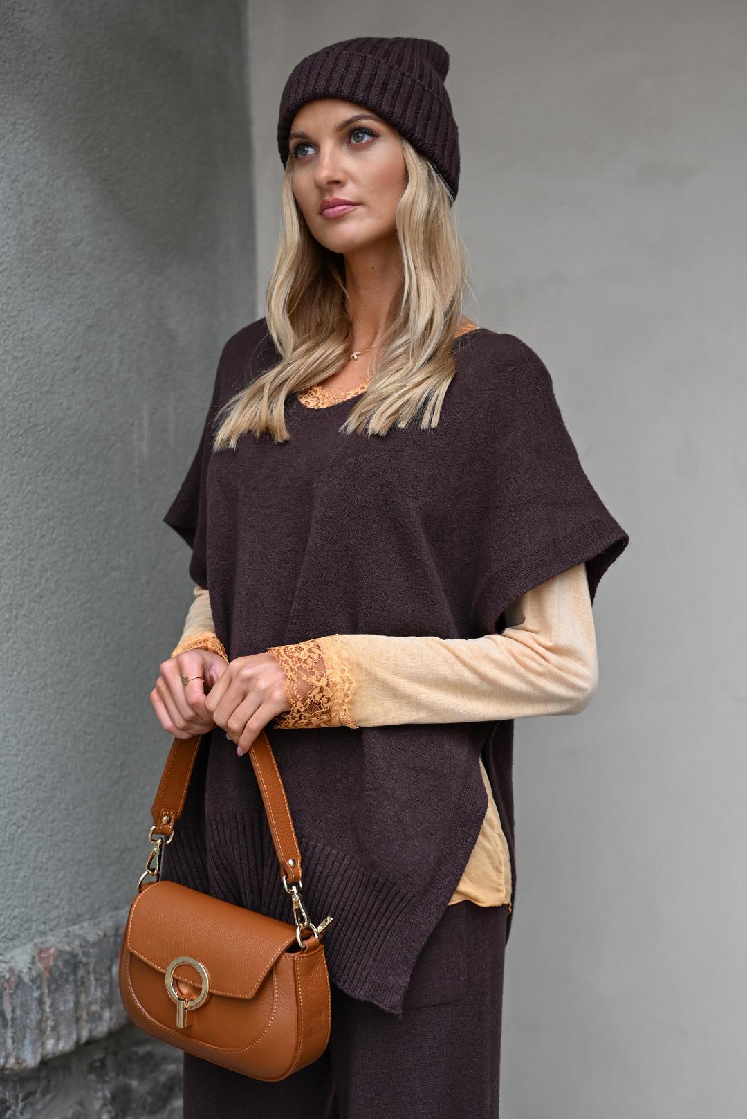 HNĚDÁ SVETROVÁ VESTA