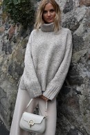 SVĚTLÝ DLOUHÝ SVETR S ROLÁKEM Vero Moda