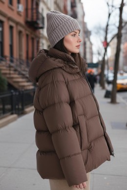 [JNBY08] ULTRALEHKÁ PÉŘOVÁ PUFFER BUNDA S KAPUCÍ  hnědá