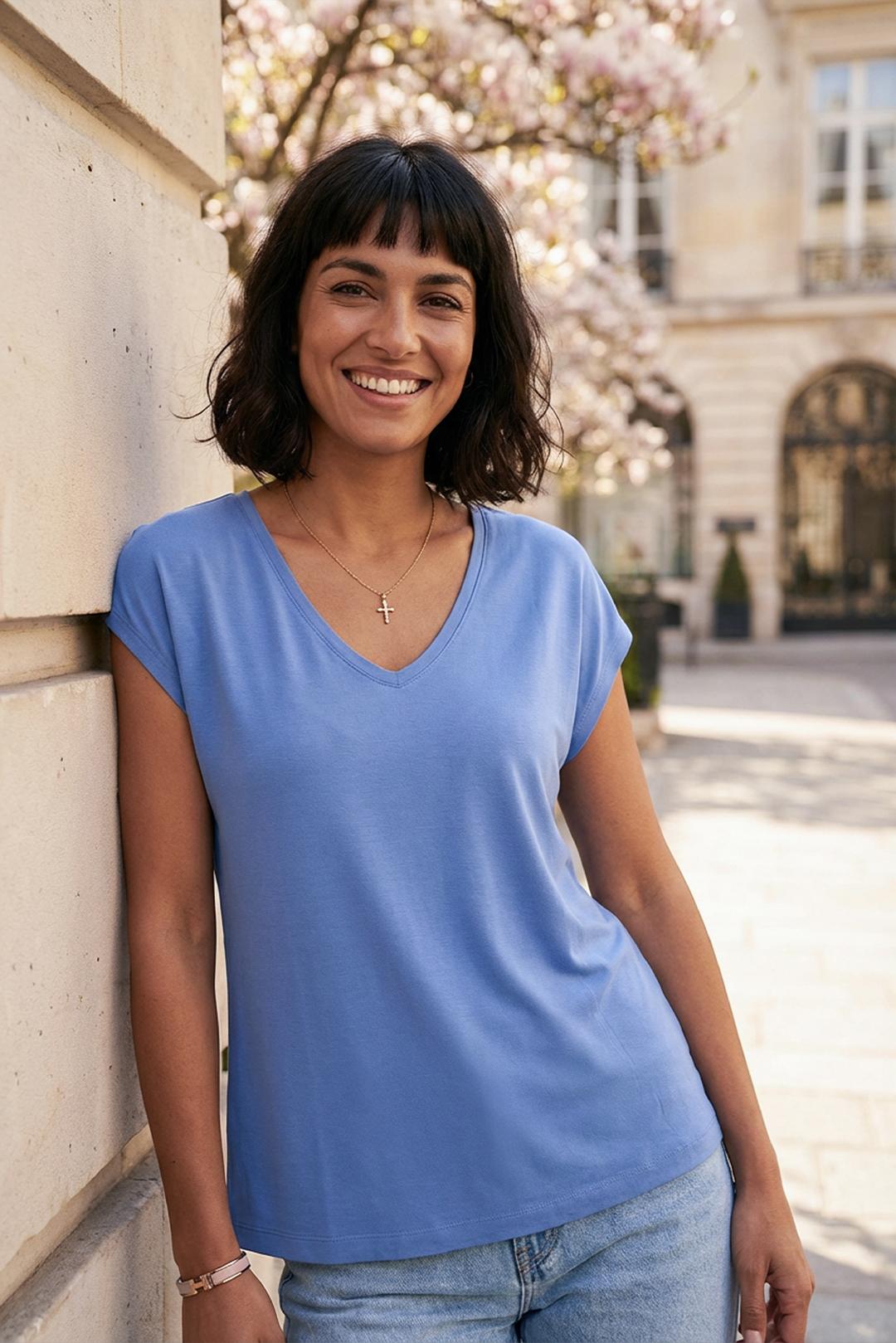 [PCS376] OBLÁČKOVĚ MODRÉ MODALOVÉ TRIČKO S VÝSTŘIHEM DO V