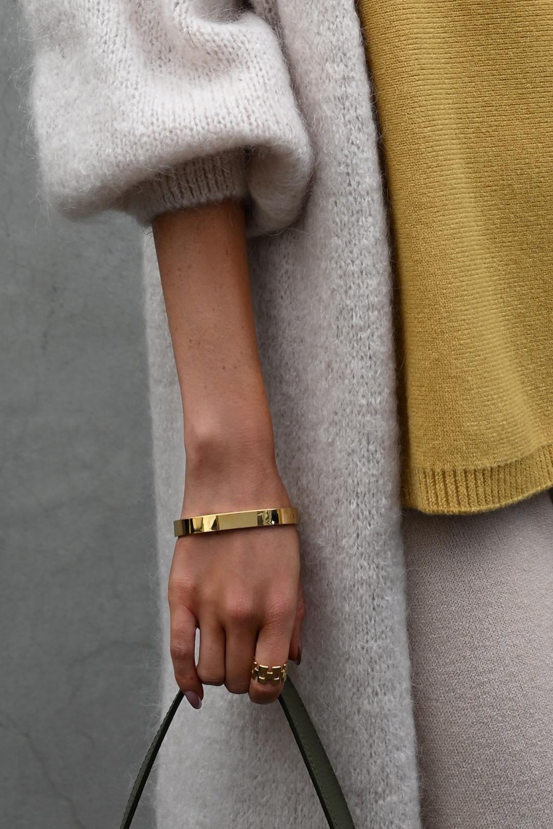 [PDS349] ZLATÝ PEVNÝ NÁRAMEK BANGLE