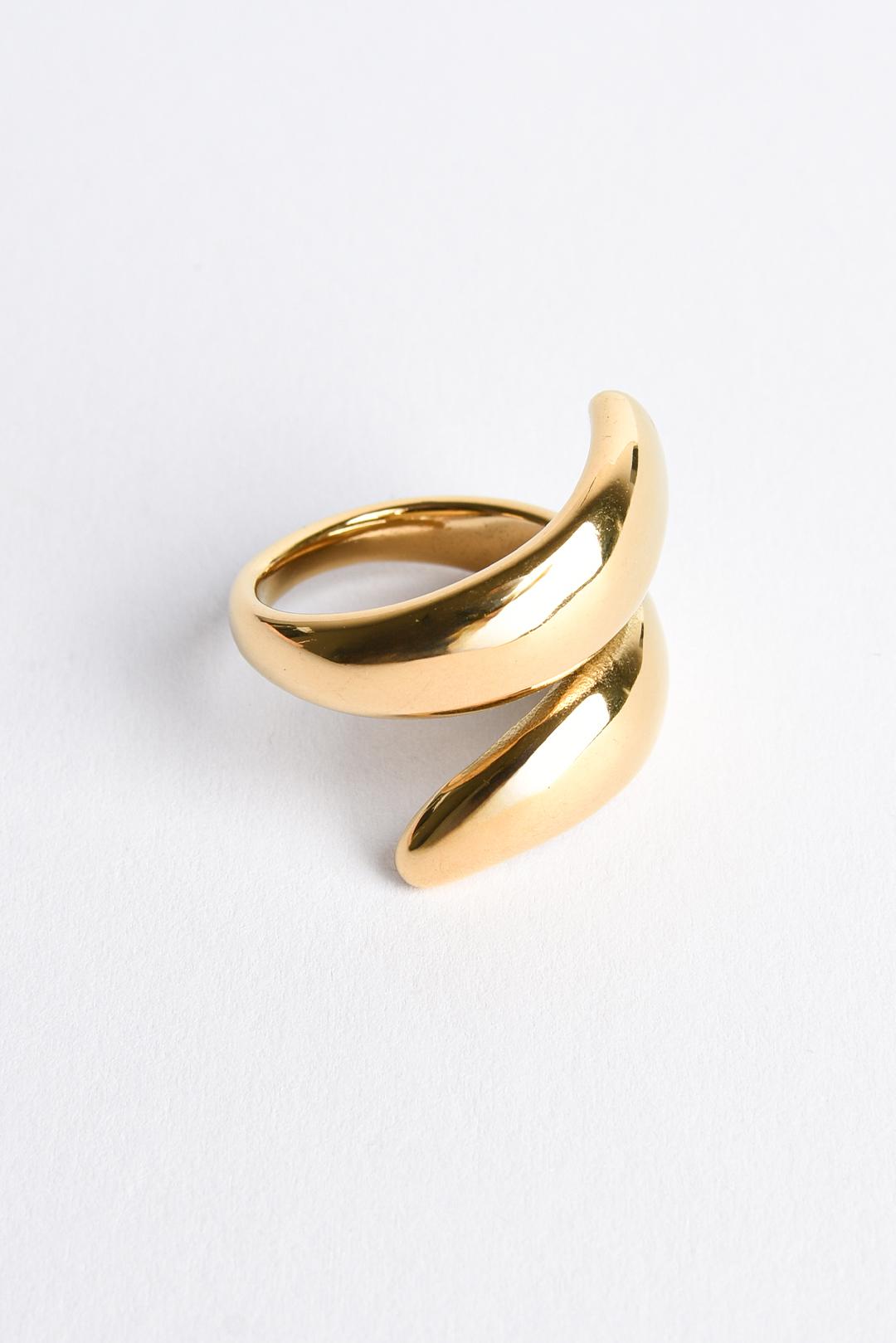 ZLATÝ PRSTEN Z CHIRURGICKÉ OCELI S OTEVŘENOU SPIRÁLOU