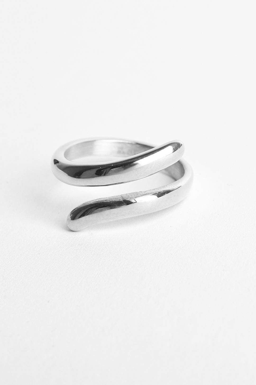 STŘÍBRNÝ DÁMSKÝ PRSTEN Z CHIRURGICKÉ OCELI SPIRÁLA