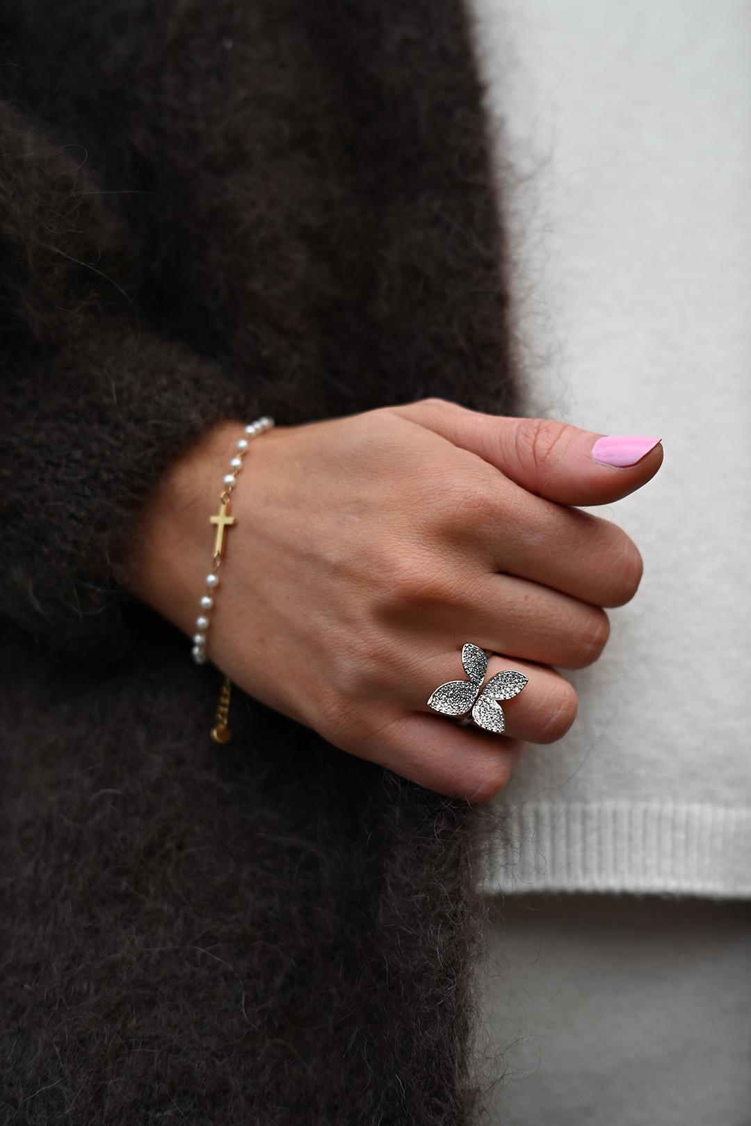 [PDS398] STŘÍBRNÝ PRSTEN KVĚT S KAMÍNKY CHIRURGICKÁ OCEL