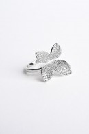 STŘÍBRNÝ PRSTEN KVĚT S KAMÍNKY CHIRURGICKÁ OCEL PECA del SOL