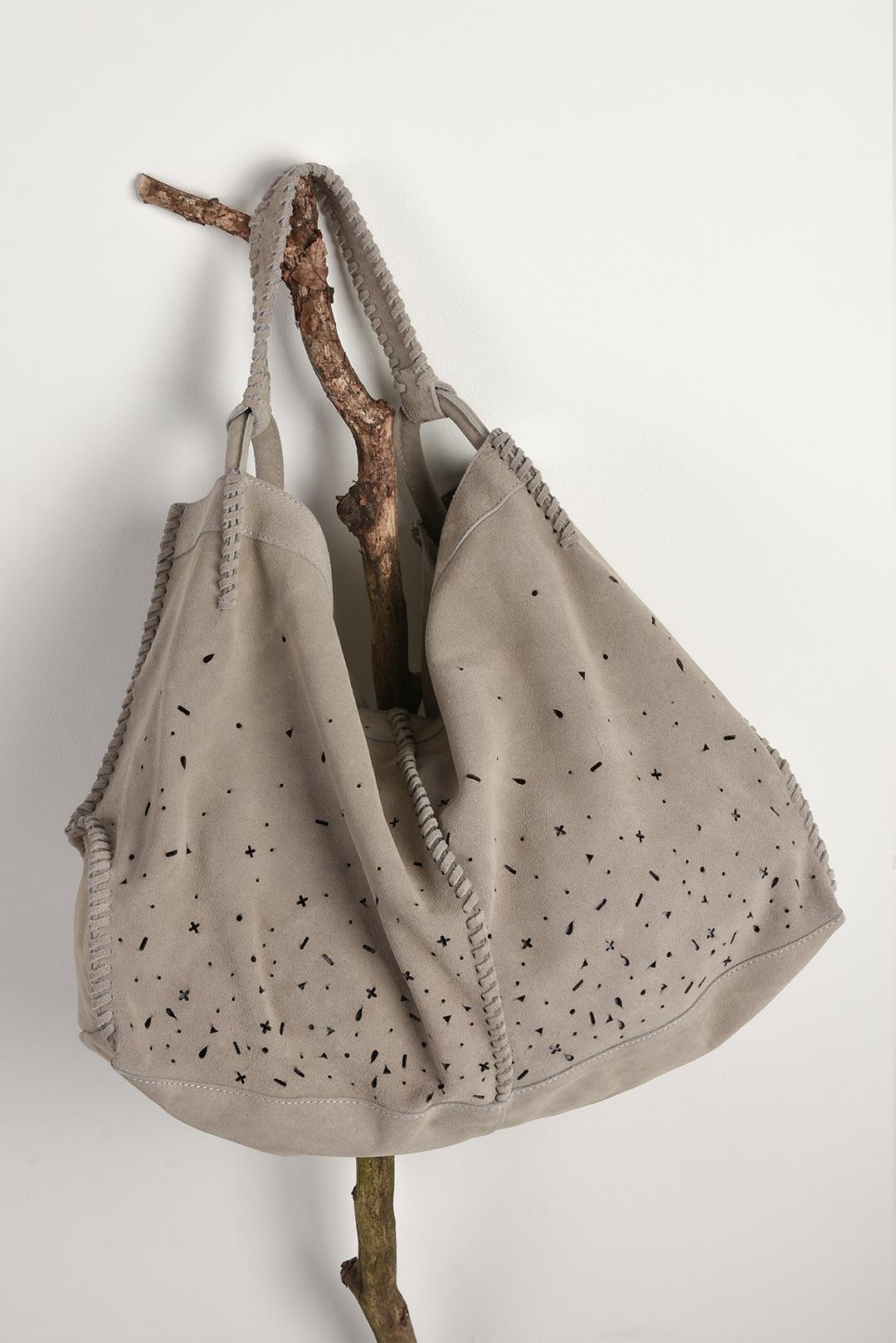 SVĚTLÁ VELKÁ BOHO KABELKA Z BROUŠENÉ KŮŽE Rino Pelle