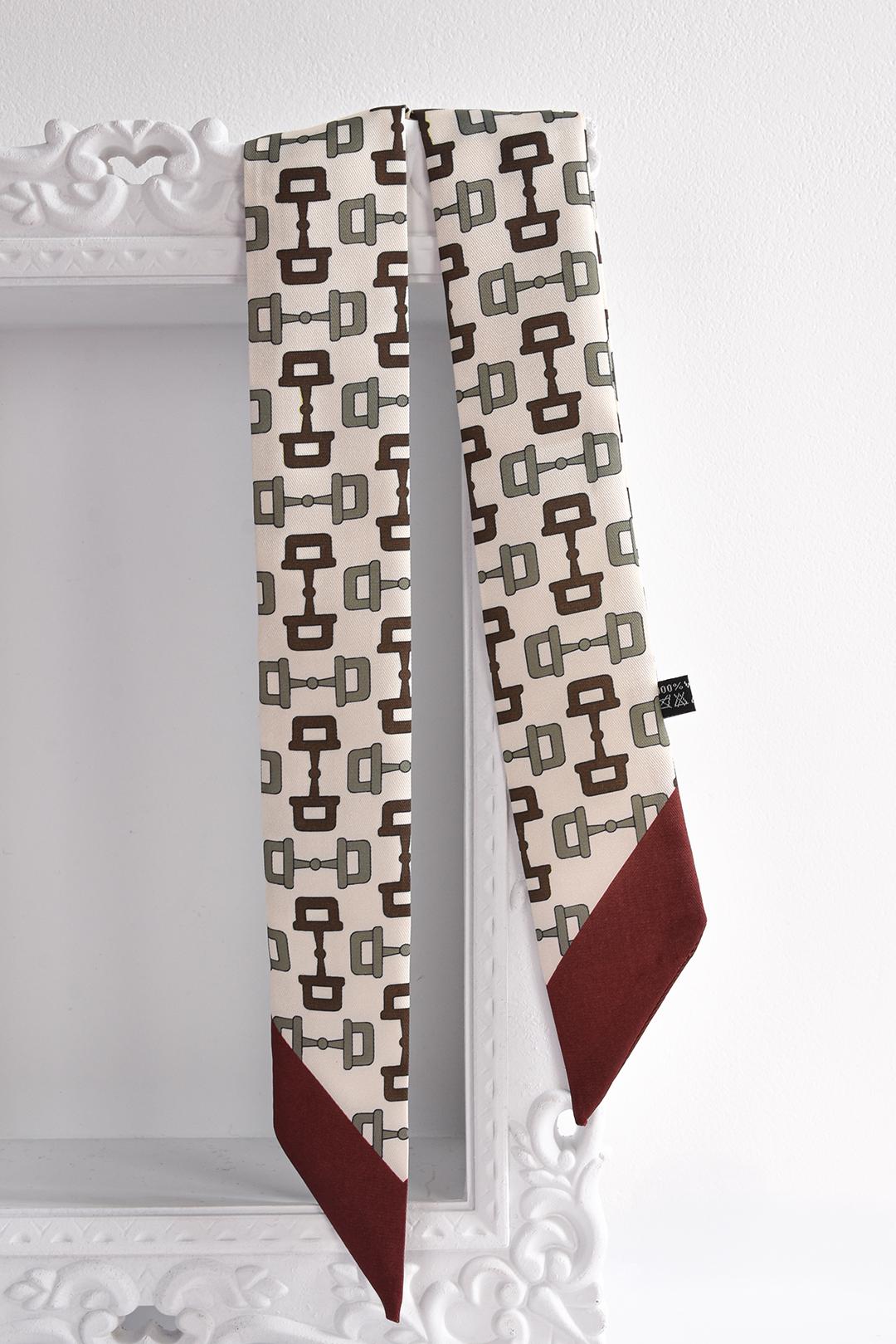 ÚZKÝ DÁMSKÝ ŠÁTEK SE VZOREM