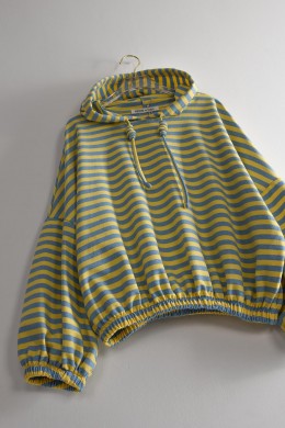 [PDS450] ŽLUTOMODRÁ PRUHOVANÁ MIKINA S KAPUCÍ  Mediterranean Stripe