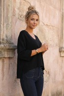 ČERNÉ ÚPLETOVÉ TRIČKO S VÝSTŘIHEM PECA del SOL