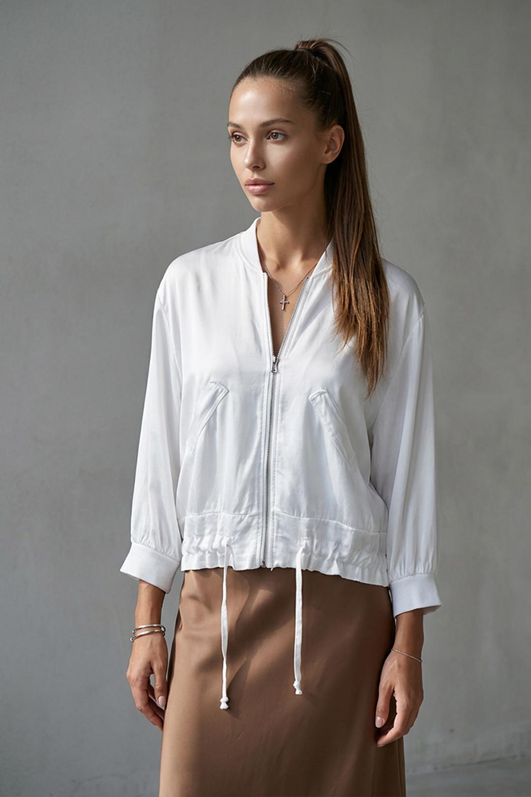 BÍLÝ SATÉNOVÝ DÁMSKÝ BOMBER