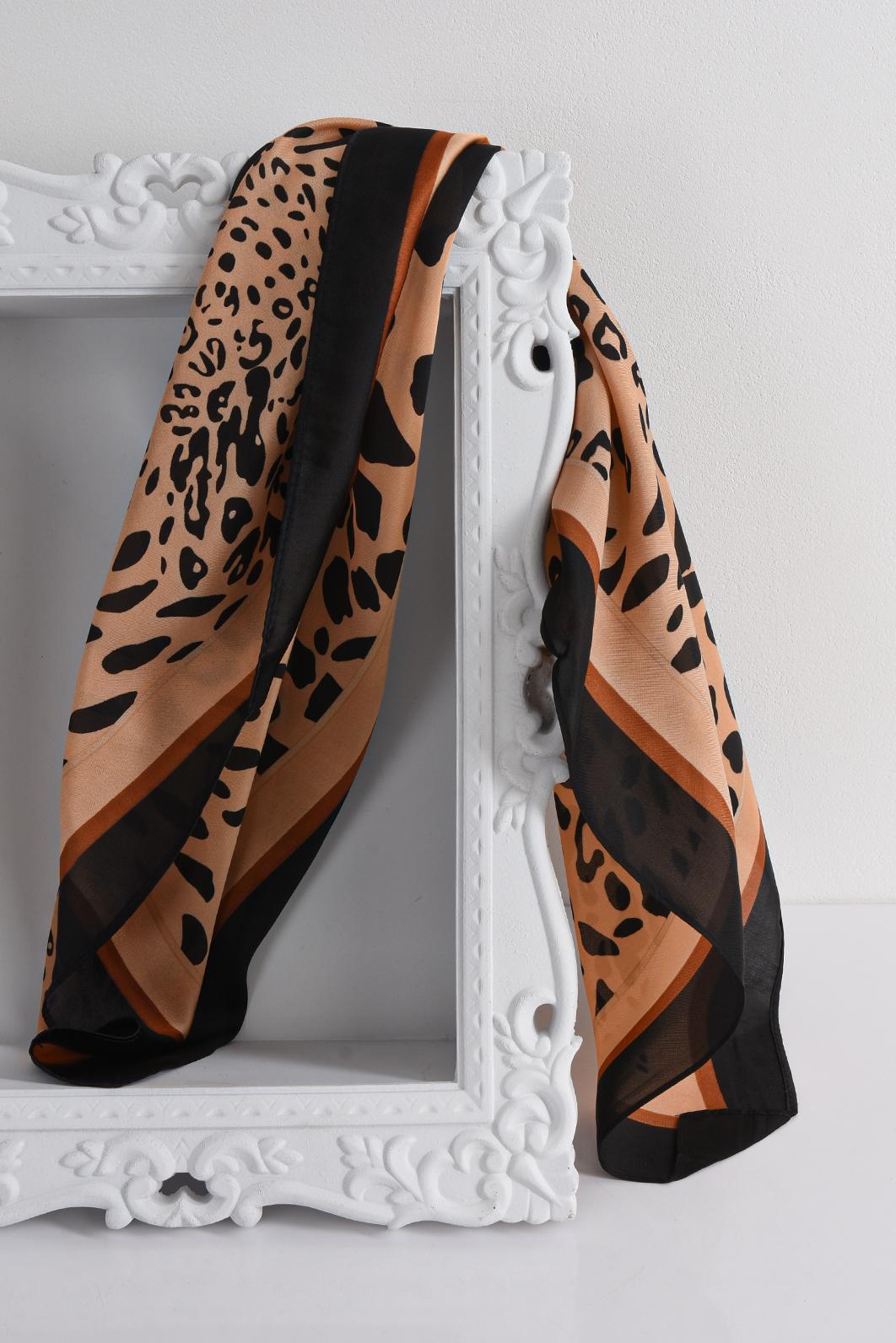 DÁMSKÝ ŠÁTEK NA KRK SE VZOREM  Leopard