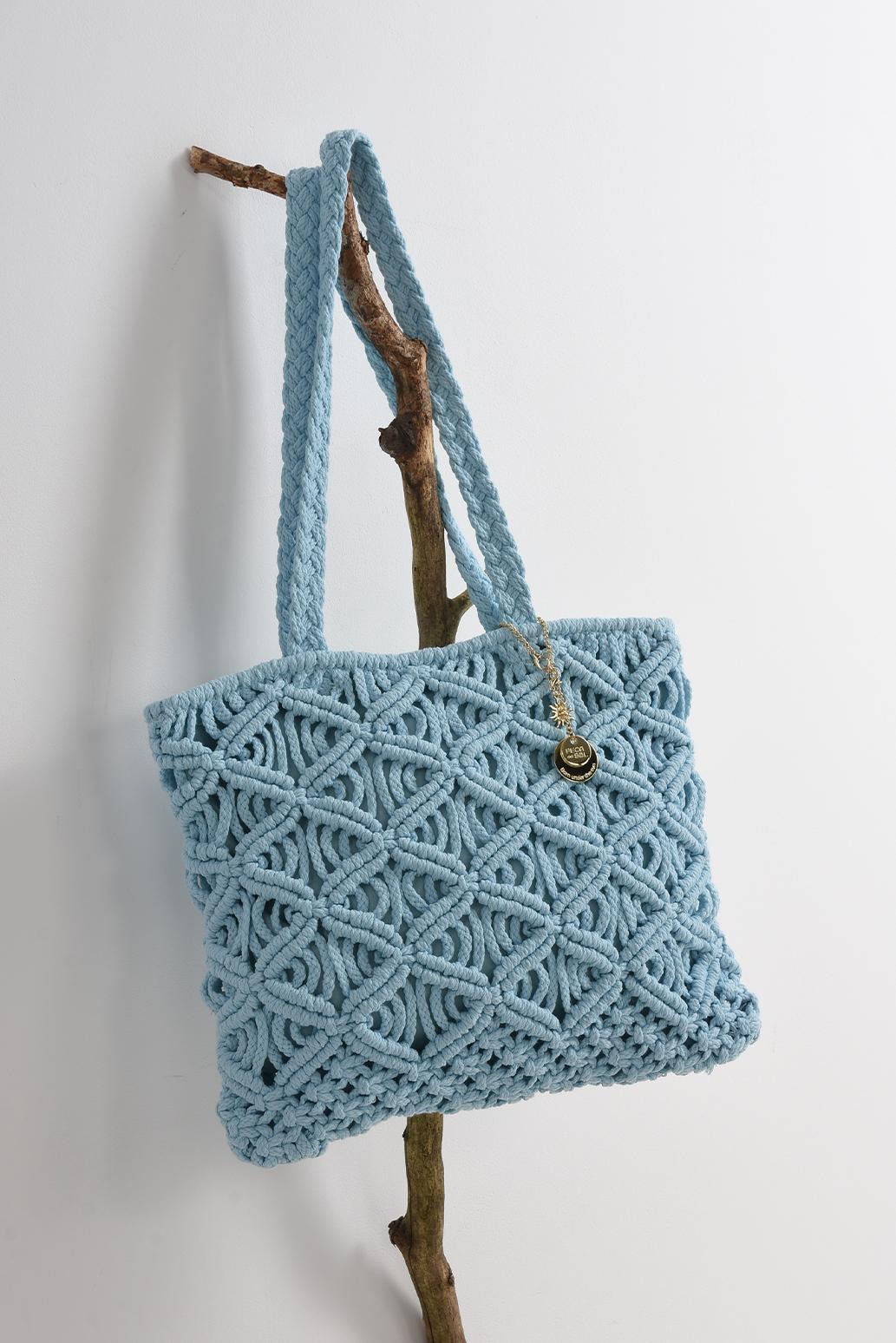 MODRÁ HÁČKOVANÁ KABELKA PŘES RAMENO