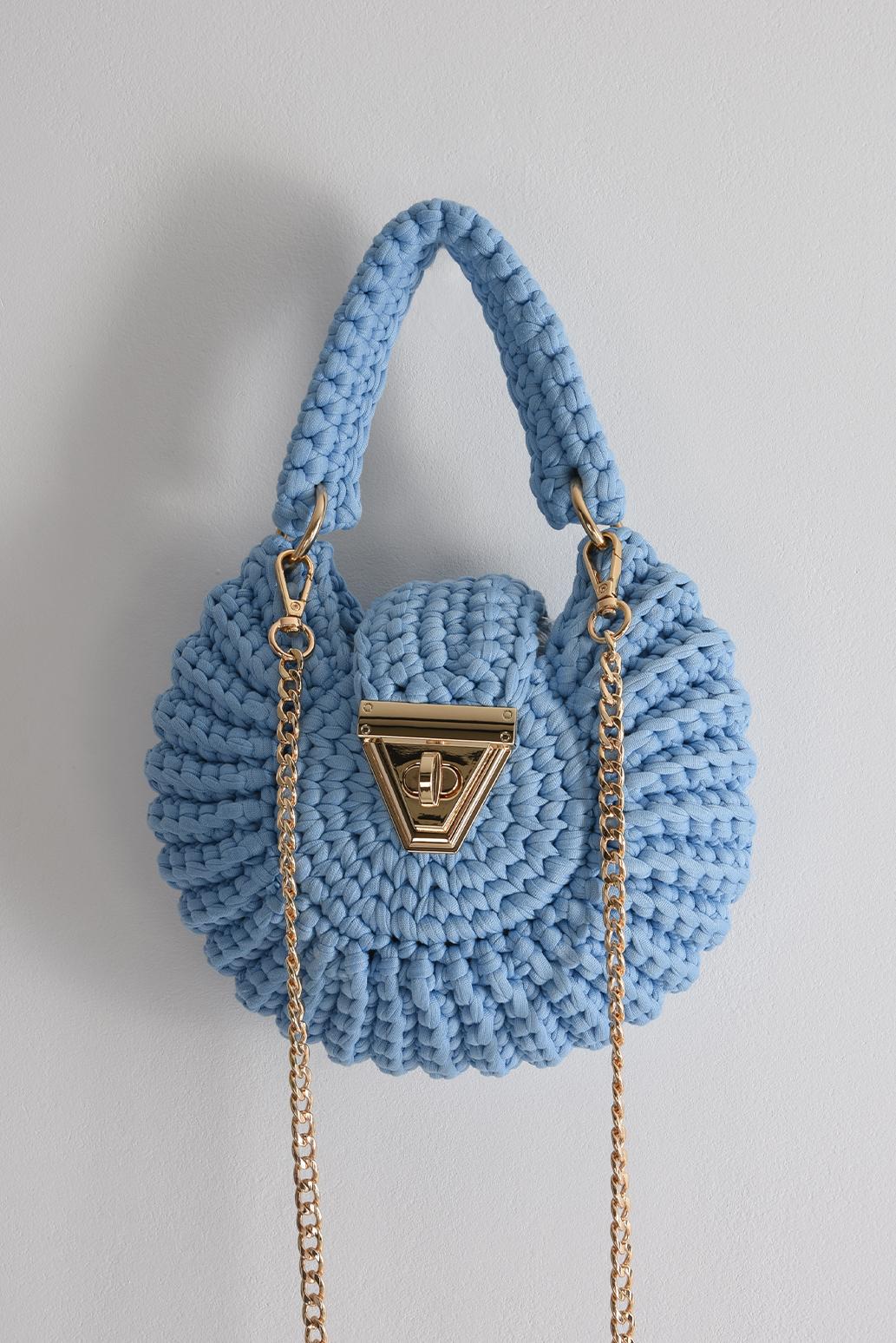 HÁČKOVANÁ KULATÁ KABELKA  Baby Blue