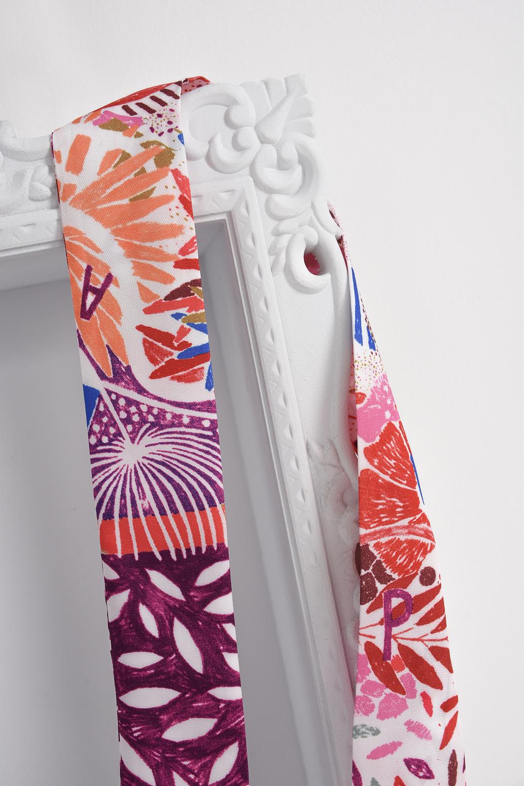 MULTICOLOR ÚZKÝ SATÉNOVÝ ŠÁTEK DÁMSKÝ PECA del SOL Berry Splash