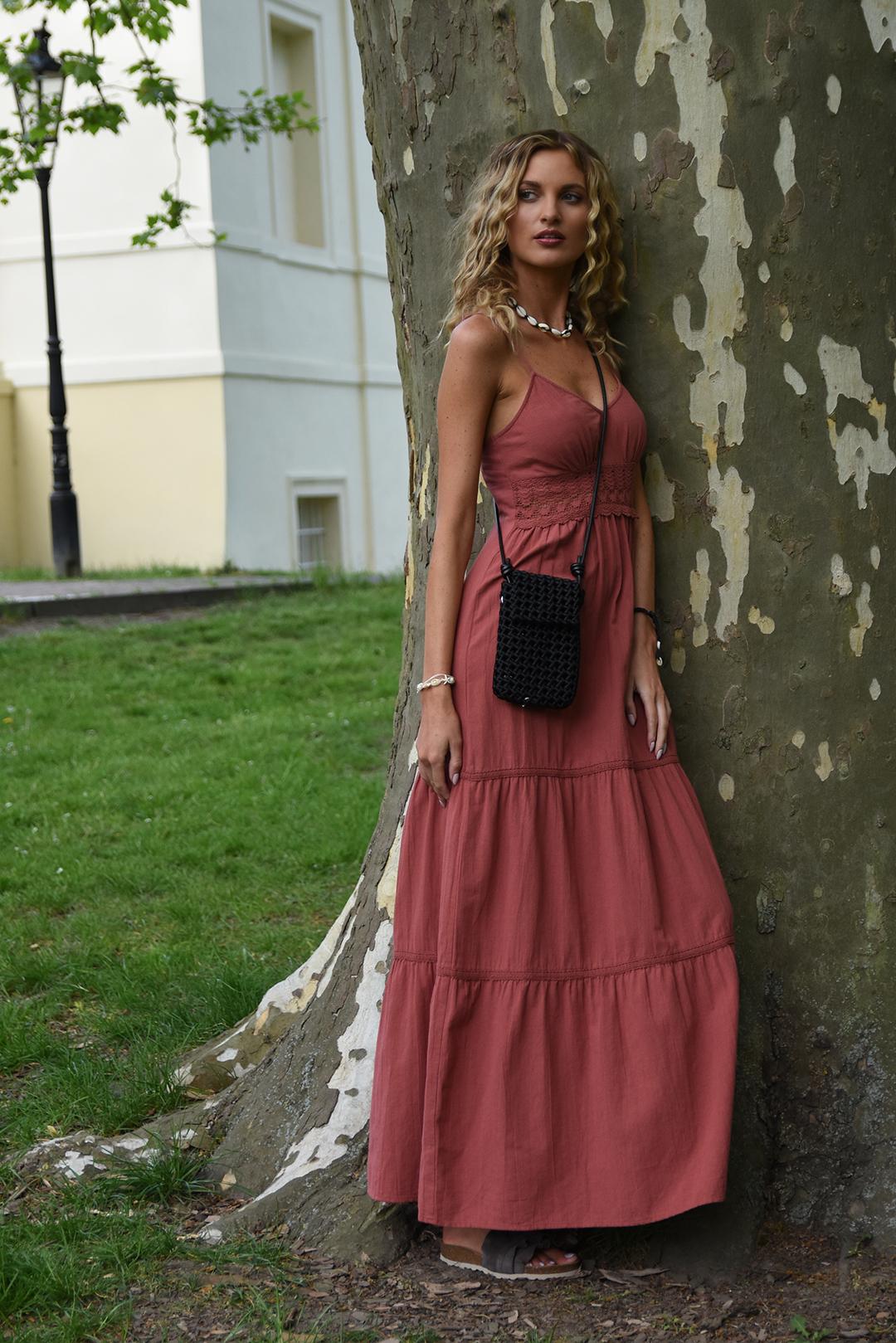 LETNÍ DLOUHÉ BOHO ŠATY CIHLOVÉ